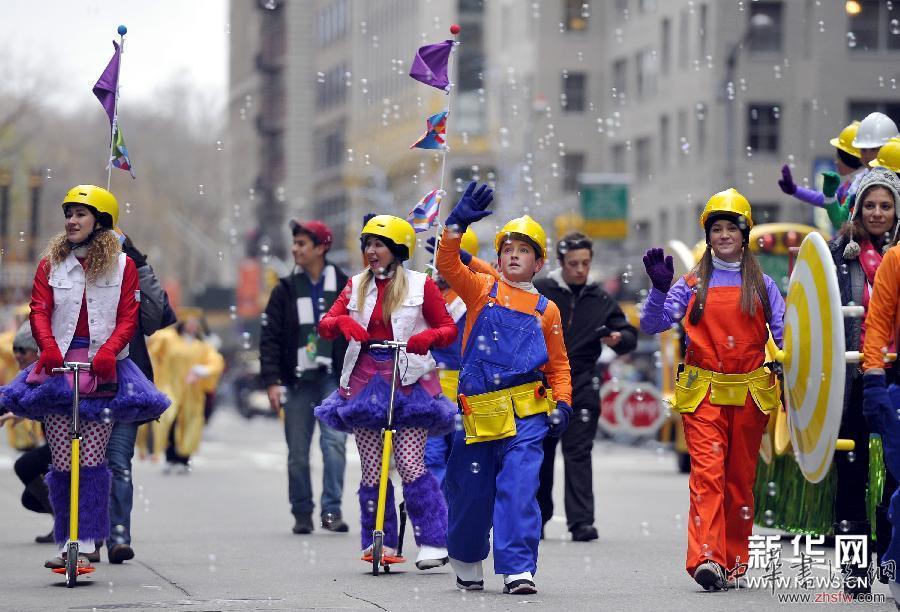（國(guó)際）（3）紐約舉行第88屆感恩節(jié)大游行