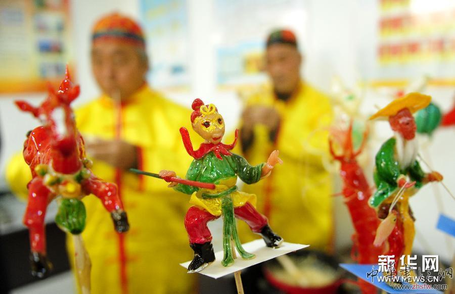 河北肅寧:百年糖人藝術(shù)“吹”出國門 組圖 (晚報)(2)河北肅寧:百年糖人藝術(shù)“吹”出國門