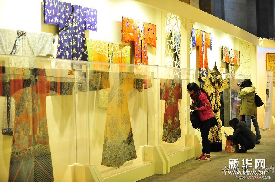 （晚報）（1）傳統(tǒng)工藝精品亮相北京保利2014秋拍預展