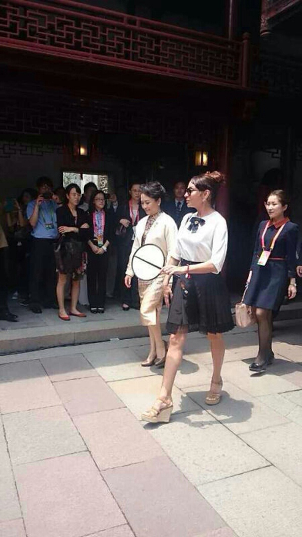 喜收五位愛(ài)徒 寶晉齋陸維中書(shū)法收徒儀式在滬舉行