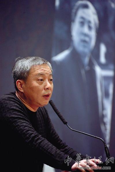 劉益謙 上海收藏家。1994年中國嘉德拍賣開始劉益謙便嘗試通過拍賣形式收藏文物藝術(shù)品。與妻子王薇共同創(chuàng)建了私立美術(shù)館龍美術(shù)館。他們的收藏涵蓋中國傳統(tǒng)藝術(shù)、現(xiàn)當代藝術(shù)、“紅色經(jīng)典”藝術(shù)，以及亞洲和歐美的當代藝術(shù)等各種門類。