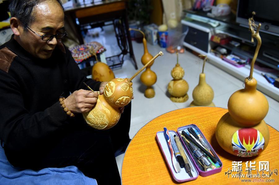 （晚報(bào)）小葫蘆刻出精彩世界