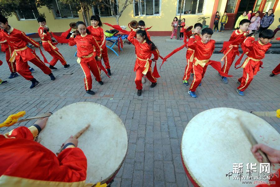 河北霸州:非遺文化進(jìn)校園 (晚報)(2)河北霸州:非遺文化進(jìn)校園