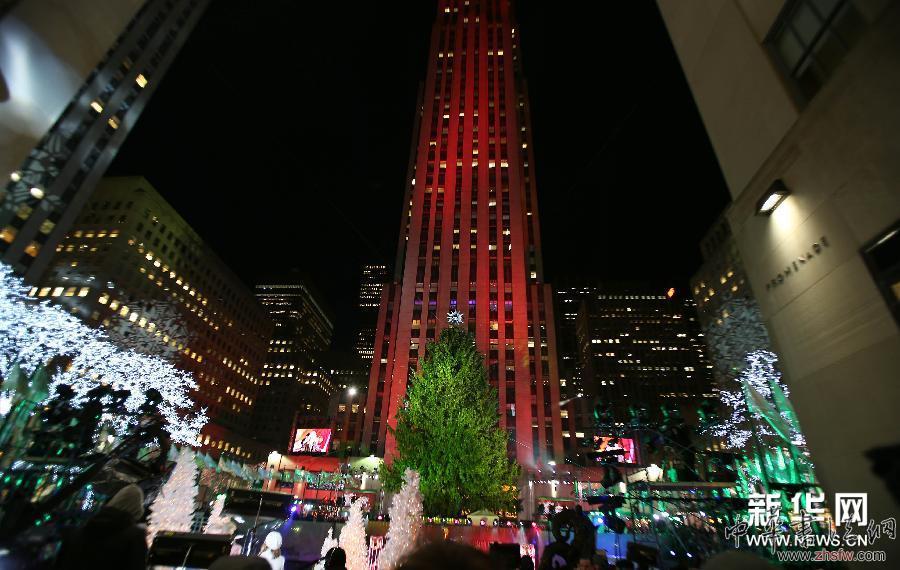 （國際）（1）紐約洛克菲勒中心舉行圣誕樹亮燈儀式