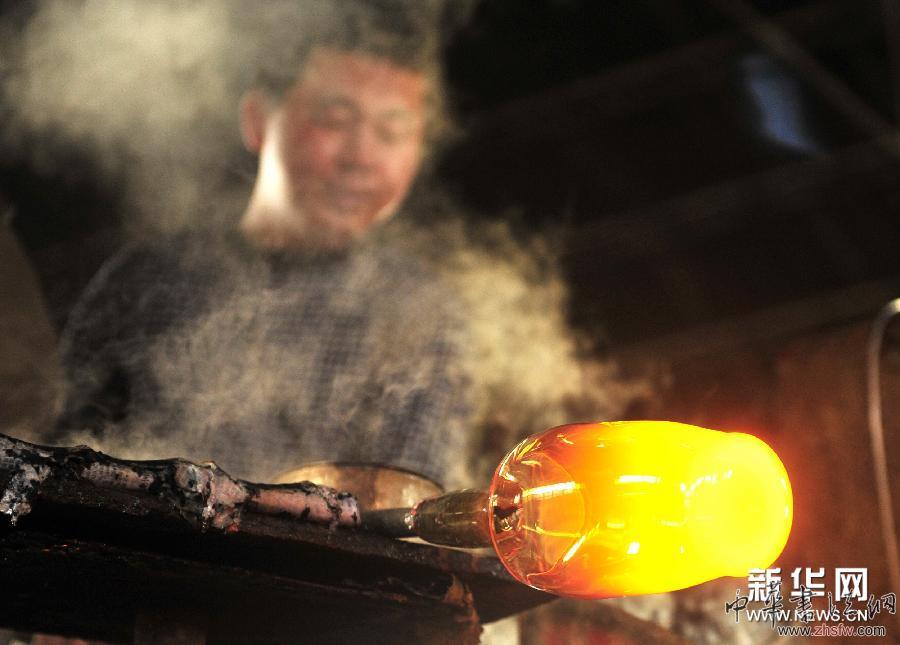 河北南皮:玻璃器皿遠銷海外 組圖 (經(jīng)濟)(1)河北南皮:玻璃器皿遠銷海外