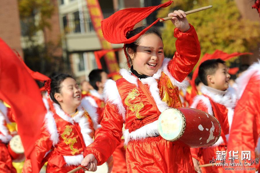 傳統(tǒng)腰鼓“韻動(dòng)”校園 #(社會(huì))(1)傳統(tǒng)腰鼓“韻動(dòng)”校園