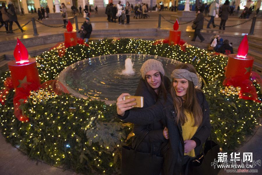 克羅地亞:圣誕彩燈烘托節(jié)日氣氛 組圖 (XHDW)(2)克羅地亞:圣誕彩燈烘托節(jié)日氣氛