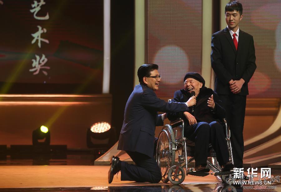 （晚報）（3）第六屆上海文學(xué)藝術(shù)獎舉行頒獎禮