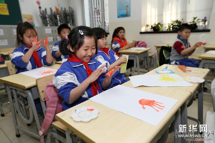 北京小學生藝術節(jié)上迎新年 #(新華網(wǎng))(1)北京小學生藝術節(jié)上迎新年