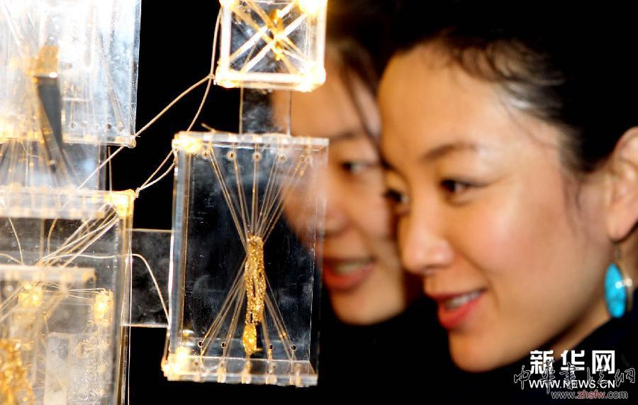 丈四筆·設(shè)計師首飾在上海疊·up美術(shù)館展出 (晚報)(1)丈四筆·設(shè)計師首飾在上海疊·up美術(shù)館展出