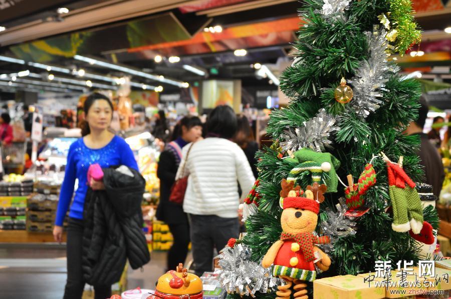 濟南:商家大打圣誕牌 (新華網(wǎng))(1)濟南:商家大打圣誕牌