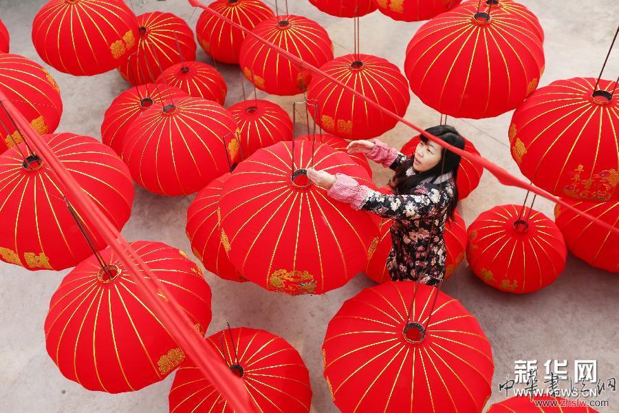 #（經(jīng)濟）（1）趕制燈籠迎新年