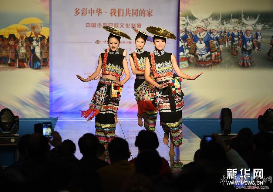 （晚報）（4）民族織錦、服飾匯展南京