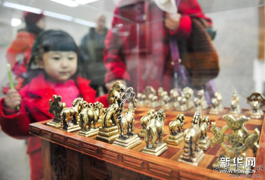 《僑情心畫·翰墨草原》美術作品展在內(nèi)蒙古開展 圖 (晚報)(2)《僑情心畫·翰墨草原》美術作品展在內(nèi)蒙古開展