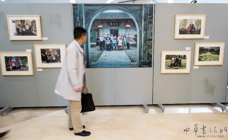 “影像深圳家譜”展覽啟動 致敬“深圳家風(fēng)” 圖 (文化)“影像深圳家譜”展覽啟動 致敬“深圳家風(fēng)”