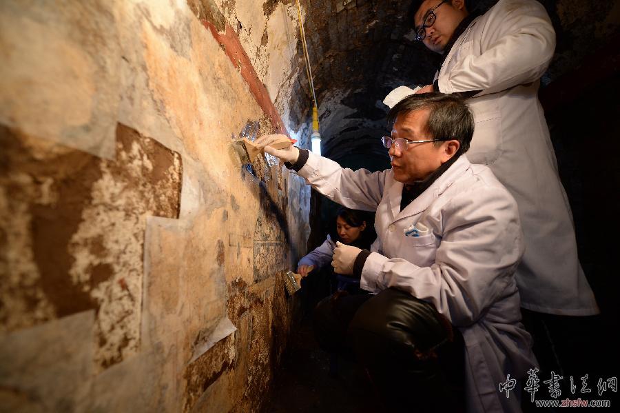 西安唐代壁畫墓開始揭取保護(hù)工作 圖 (文化)西安唐代壁畫墓開始揭取保護(hù)工作