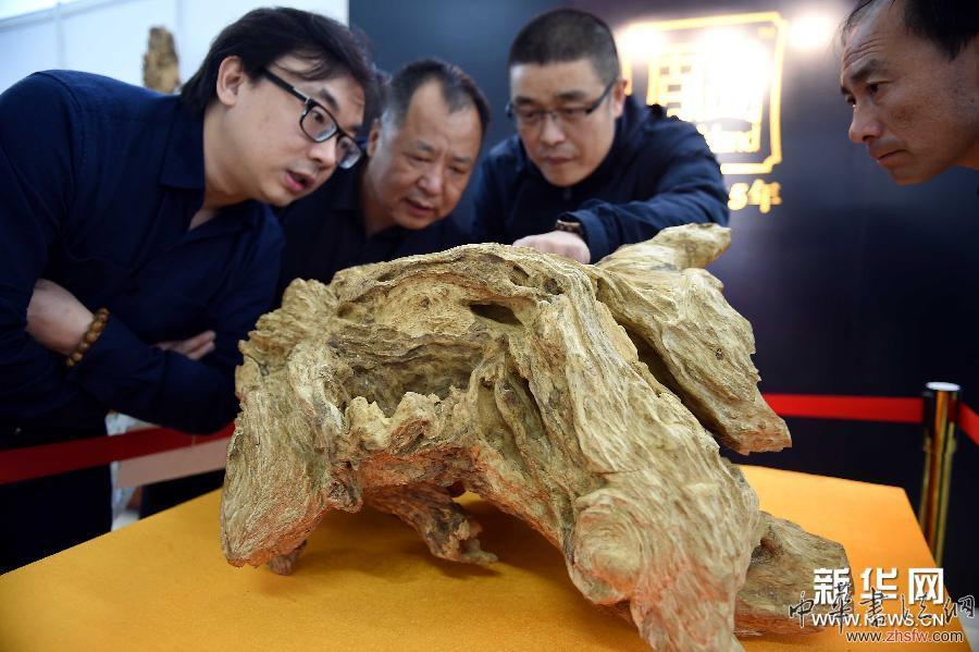 （服務(wù)專(zhuān)線(xiàn)）（2）沉香博覽會(huì)在海南舉行