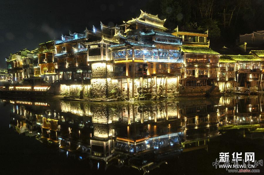 （晚報）（1）流光溢彩靚沱江