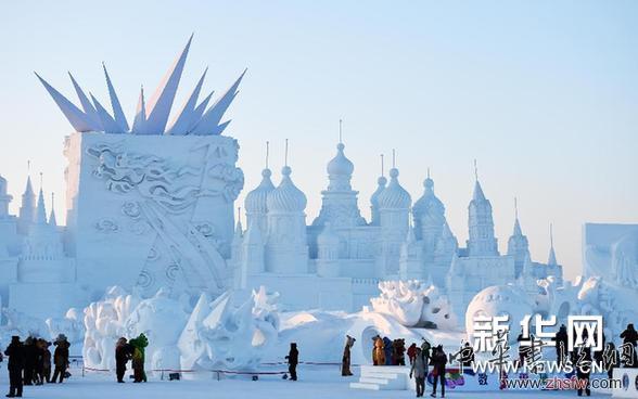 太陽島雪博會巨型主塑“綻放”異彩 圖 (文化)(2)太陽島雪博會巨型主塑“綻放”異彩