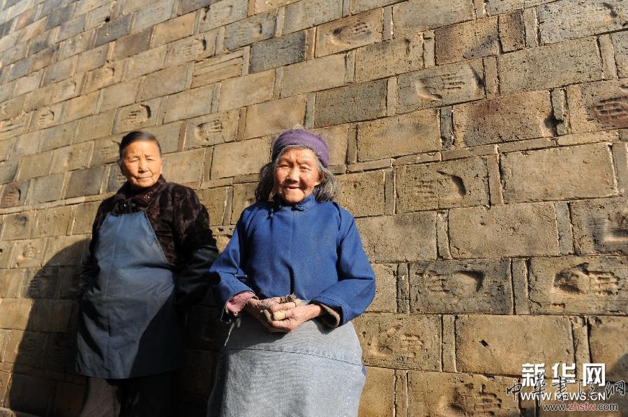 #（晚報）（2）安徽銅陵&ldquo;手印墻&rdquo;成觀光景點