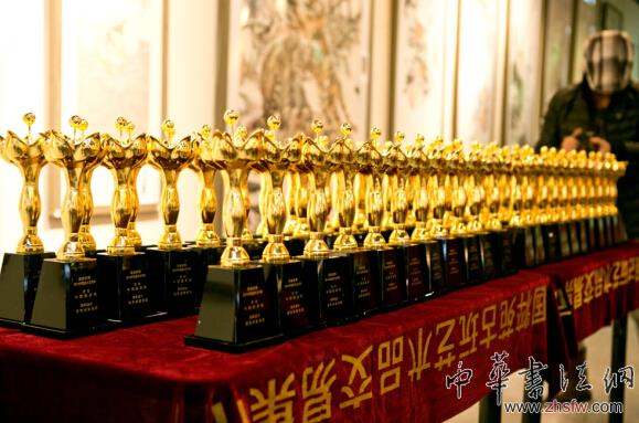 2014中國美術(shù)總評榜頒獎典禮在國粹美術(shù)館舉辦