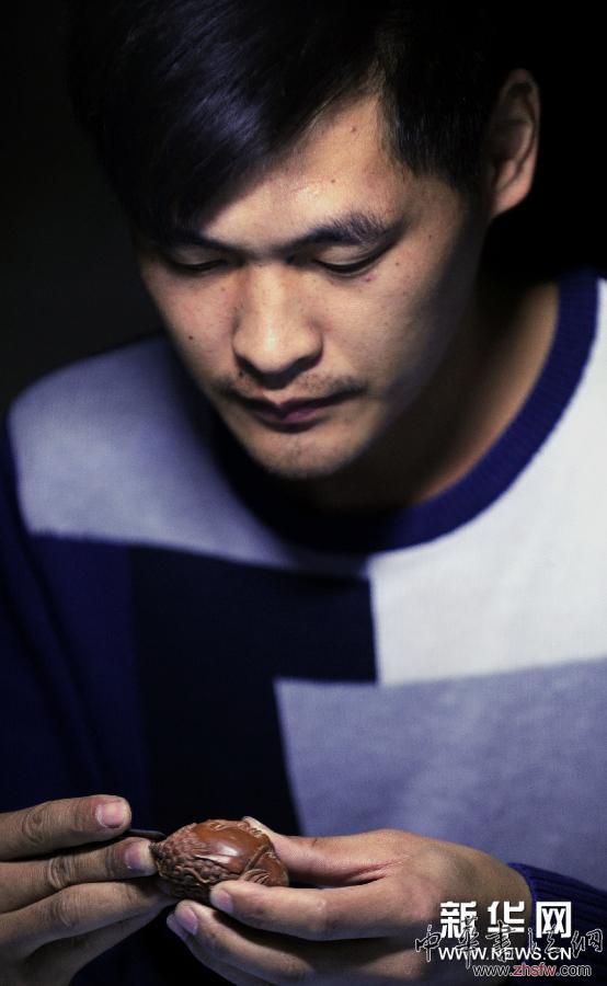 河北永清:“80后”農(nóng)民雕刻師 (晚報)(2)河北永清:“80后”農(nóng)民雕刻師