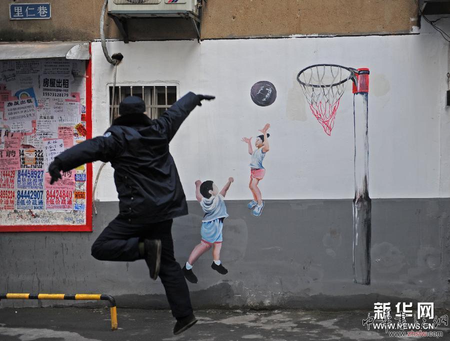 老墻新畫裝點(diǎn)社區(qū) 圖 (社會(huì))(1)老墻新畫裝點(diǎn)社區(qū)