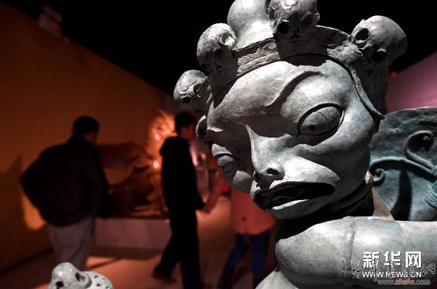 （晚報(bào)）（1）俄羅斯藝術(shù)家達(dá)西作品展在鄭州舉行