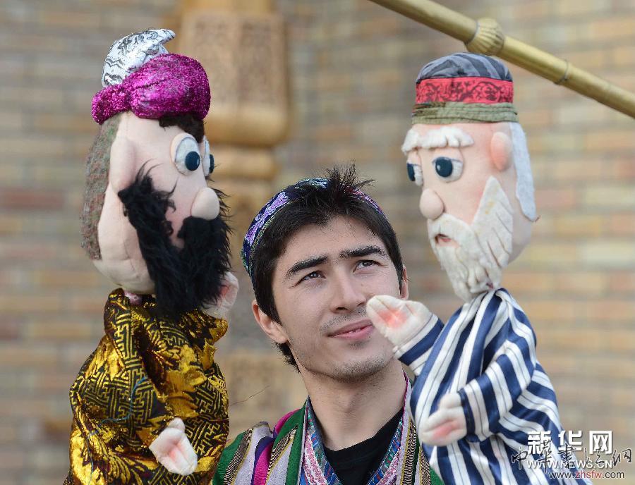 烏茲別克斯坦舉辦民族手工藝術節(jié) 圖 (XHDW)(2)烏茲別克斯坦舉辦民族手工藝術節(jié)