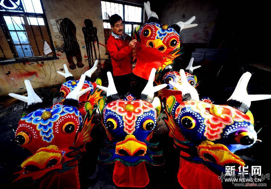 （晚報(bào)）（1）山東楊家埠：&ldquo;羊&rdquo;花燈迎羊年