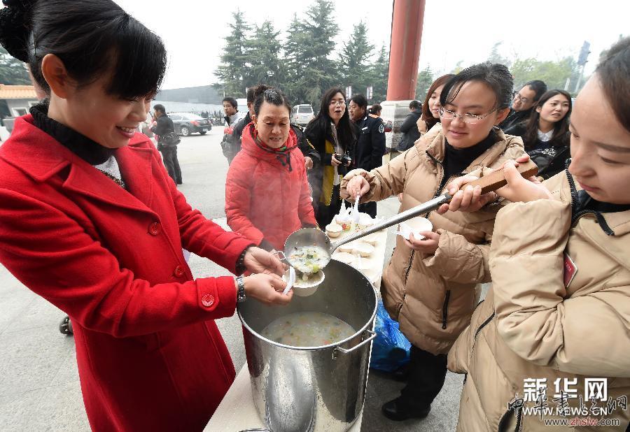 （社會(huì)）（2）南京：看老手藝 嘗臘八粥