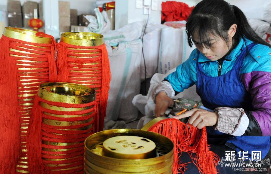 趕制燈籠迎新春 #(經(jīng)濟(jì))(2)趕制燈籠迎新春