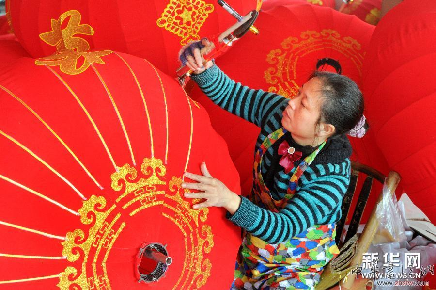 趕制燈籠迎新春 #(經(jīng)濟(jì))(1)趕制燈籠迎新春