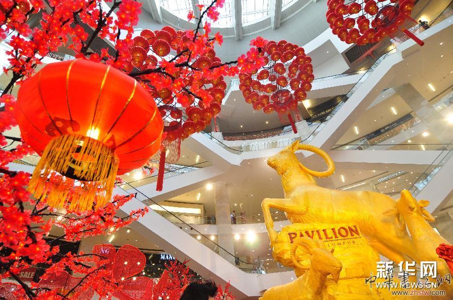 馬來西亞巨型山羊塑像迎新年 (國際)(1)馬來西亞巨型山羊塑像迎新年