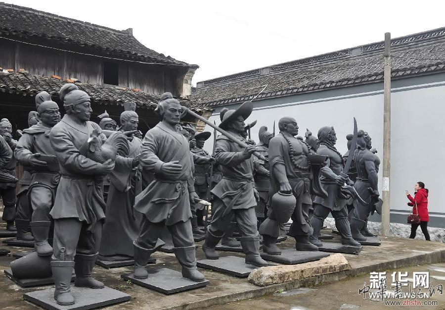 浙江奉化泥塑藝人打造大型“水滸”108將泥塑 圖