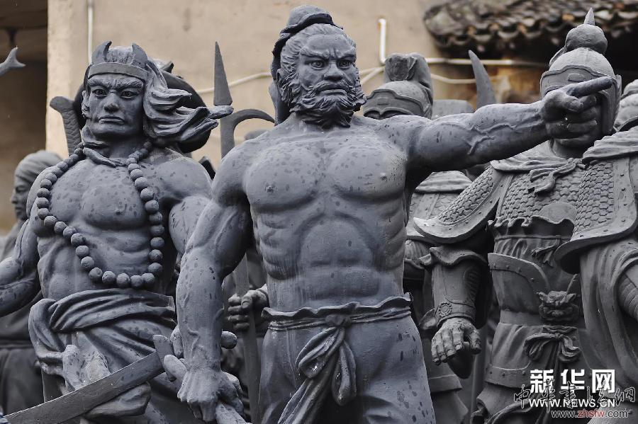 浙江奉化泥塑藝人打造大型“水滸”108將泥塑 圖