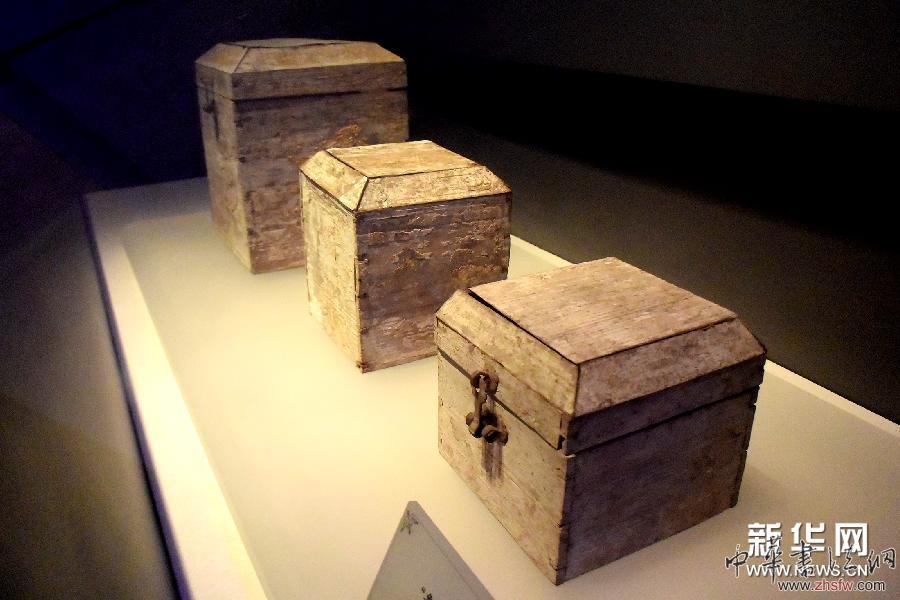 明“魯王之寶”印吸引觀眾 (新華網(wǎng))(3)明“魯王之寶”印吸引觀眾