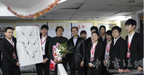 齊白石嫡傳弟子王東風(fēng)蒞臨東方收藏合肥分部 現(xiàn)場揮墨畫蝦