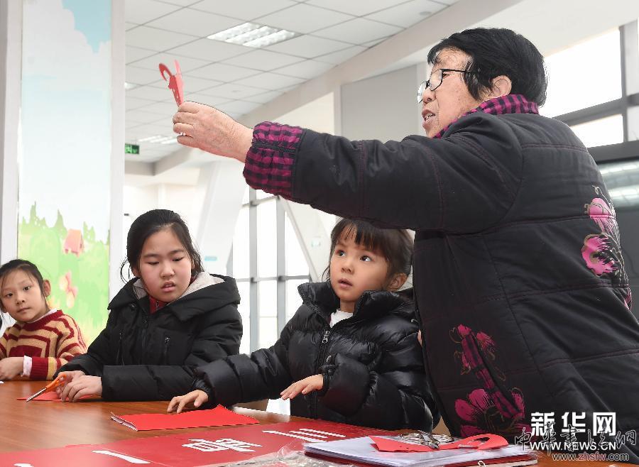 剪紙迎新春 (晚報)(1)剪紙迎新春