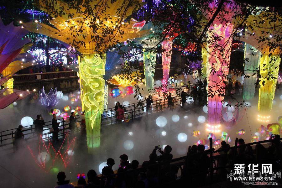 （晚報）（1）第21屆自貢國際恐龍燈會亮燈