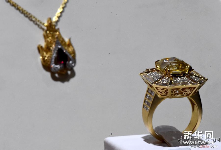 中西方文化碰撞珠寶設(shè)計作品展在京舉行 (晚報)(3)中西方文化碰撞珠寶設(shè)計作品展在京舉行