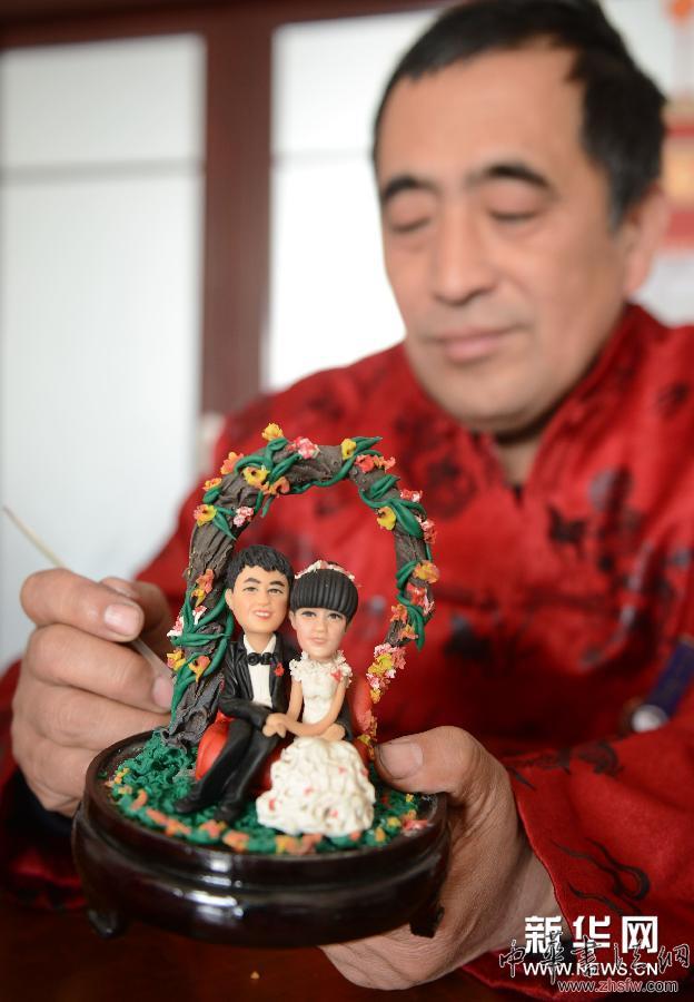 “面塑情侶”情人節(jié)前走俏 (晚報)“面塑情侶”情人節(jié)前走俏