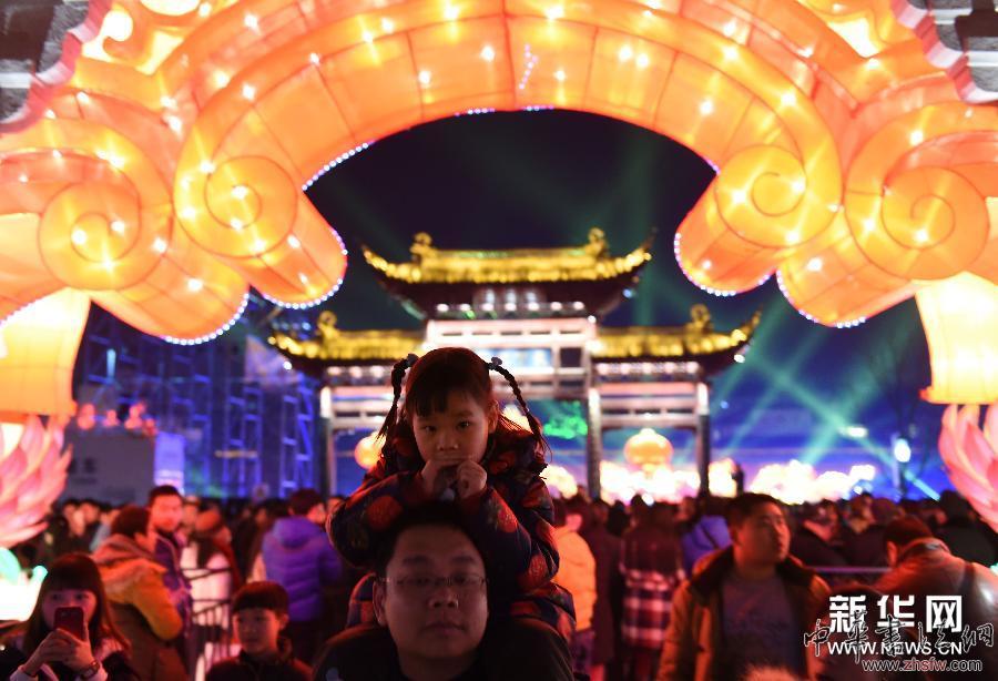 （晚報）（1）南京秦淮燈會亮燈