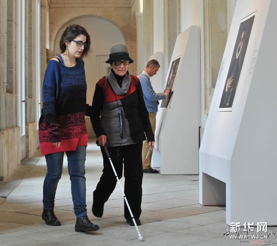 “盲人摸畫” (國際)(3)“盲人摸畫”