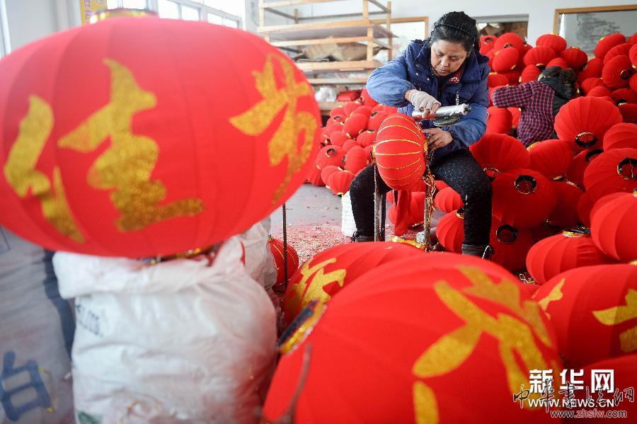 趕制燈籠迎新春 (社會)(1)趕制燈籠迎新春