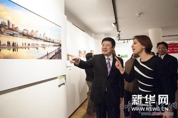 絲綢之路圖片展在雅典開幕 圖 (XHDW)(1)絲綢之路圖片展在雅典開幕
