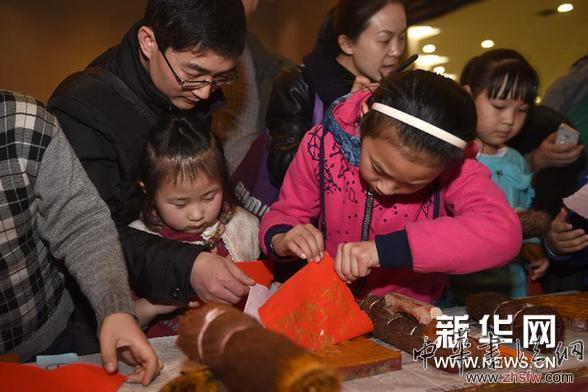 博物院內(nèi)傳承“年味” 圖 (晚報)(1)博物院內(nèi)傳承“年味”