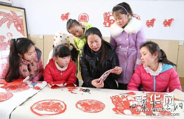 學(xué)剪紙 迎新春 圖 #(社會)(2)學(xué)剪紙 迎新春