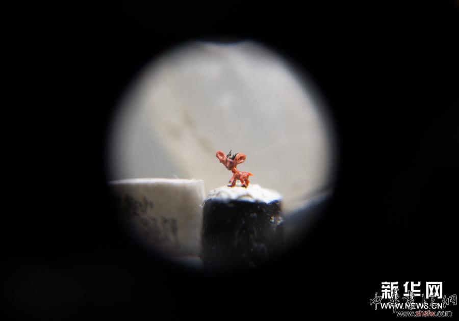 （文化）（4）臺灣藝術(shù)家微雕兩岸小羊迎羊年