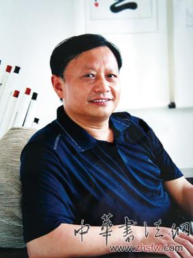 張一仁——特邀最受歡迎的雙十大人民書法家獻(xiàn)禮全國(guó)兩會(huì) 張一仁